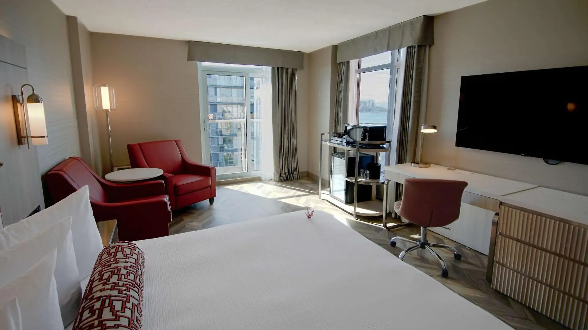 Coast Victoria Hotel & Marina By Apa