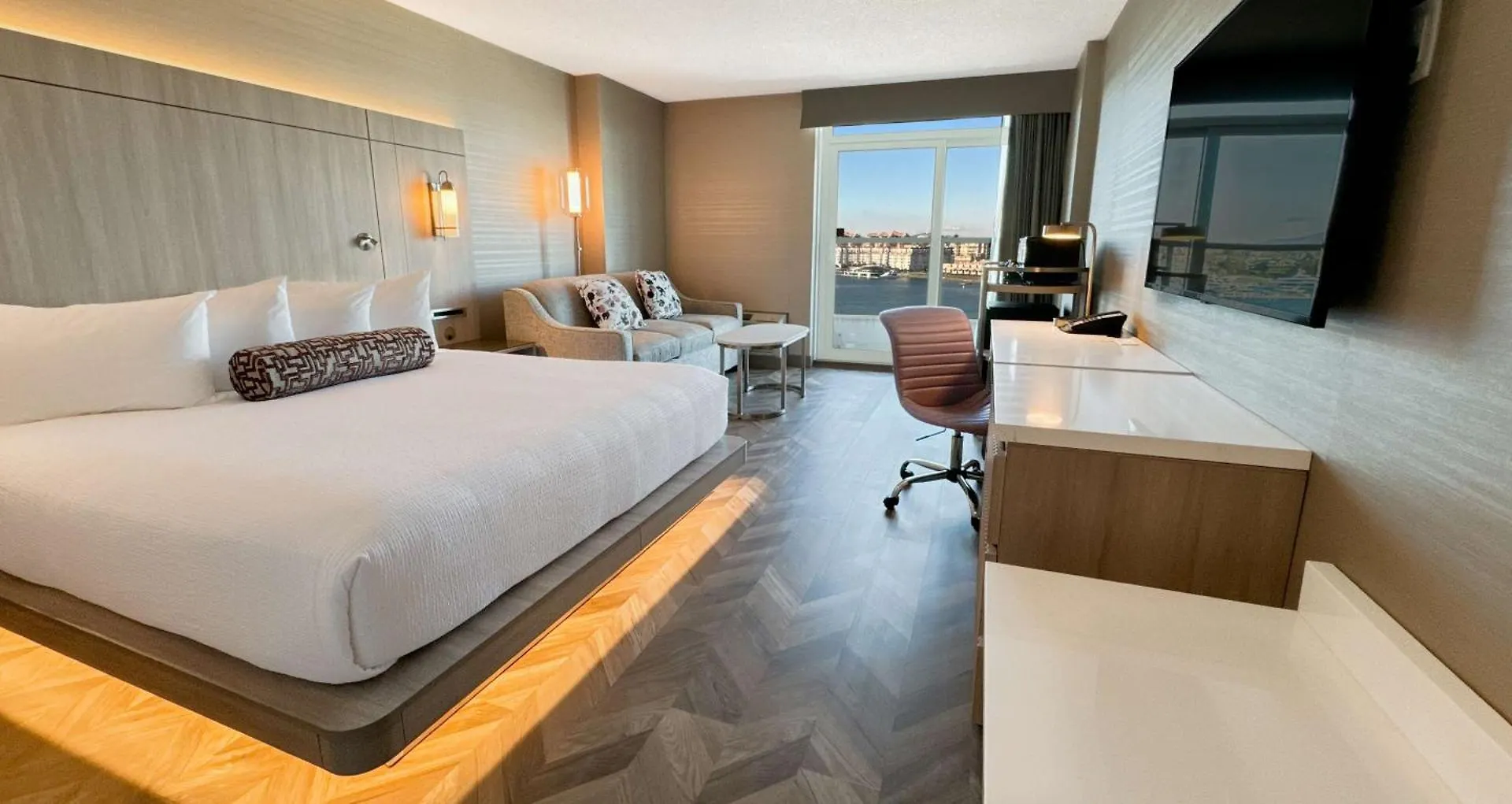 Coast Victoria Hotel & Marina By Apa