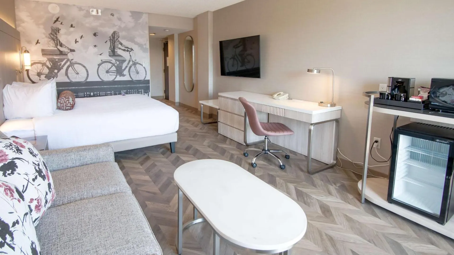 Coast Victoria Hotel & Marina By Apa