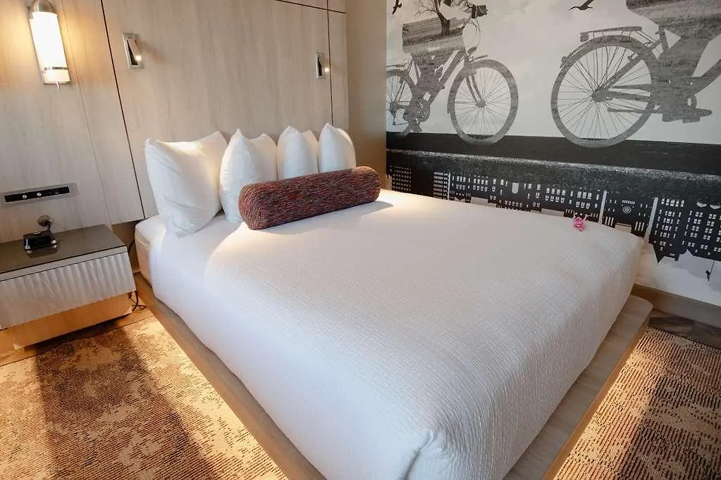 Coast Victoria Hotel & Marina By Apa