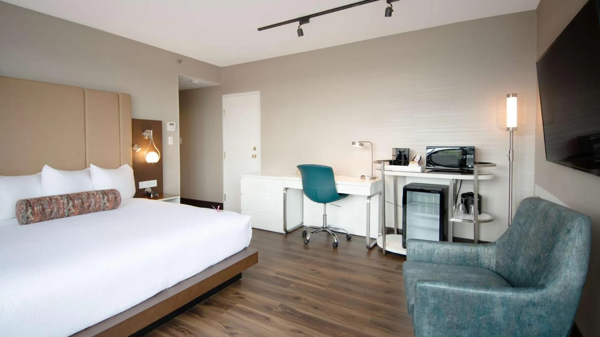 ****  Coast Victoria Hotel & Marina By Apa Canada