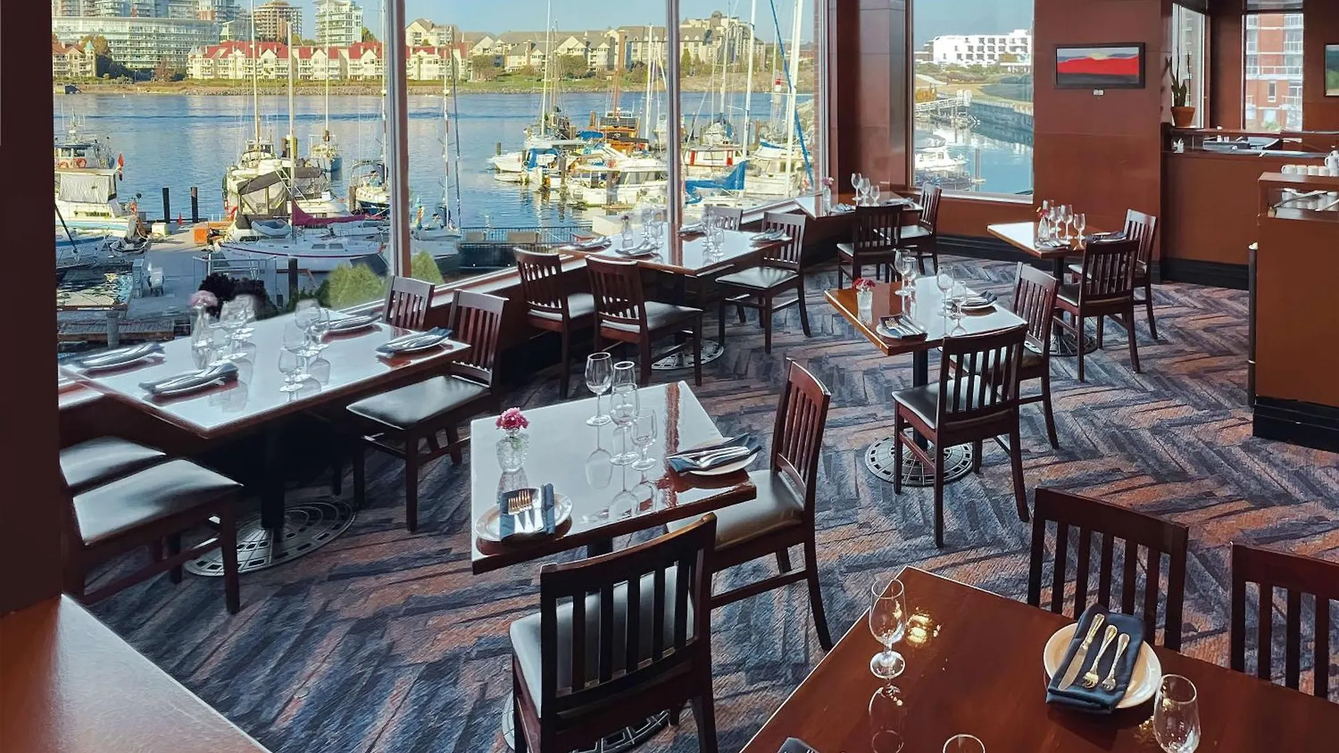 Coast Victoria Hotel & Marina By Apa