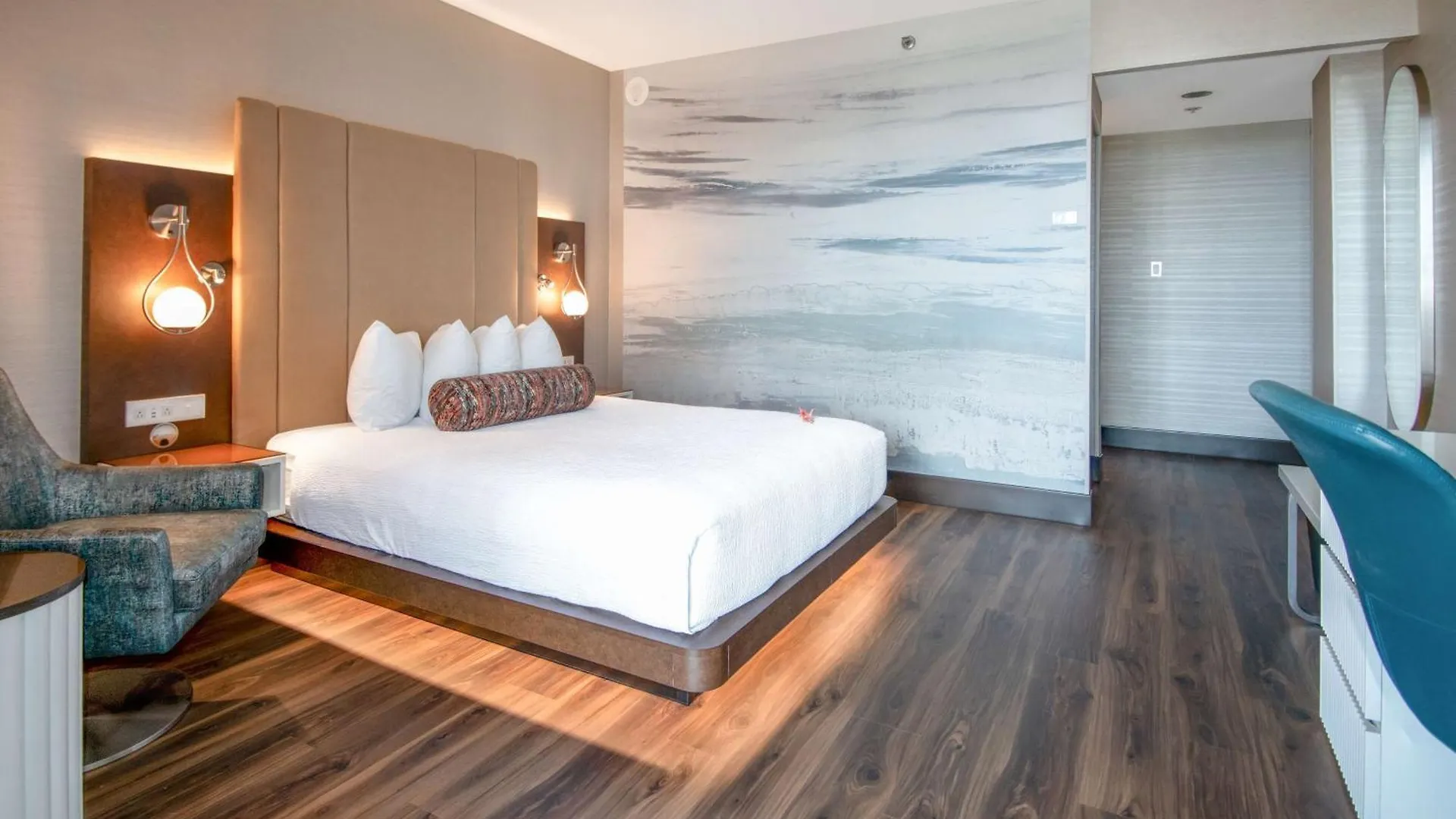 Coast Victoria Hotel & Marina By Apa 4*,